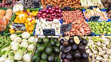 Wer sich gut und ausgewogen ernähren will, ist auf seinem örtlichen Marktplatz genau richtig. - Foto: Rrrainbow / iStock