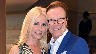 Die Liebe von Wolfgang Lippert und seiner Gesine begann mit einer großen Prüfung. - Foto: Tristar Media/Getty Images