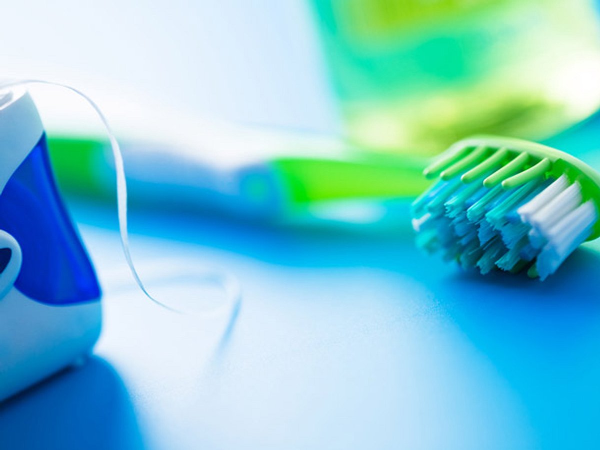 Zahnpflege ab 50: So putzen Sie Ihre Zähne richtig