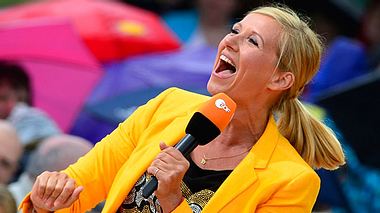 Beim ZDF-Fernsehgarten mit Andrea Kiewel muss man einfach einschalten. - Foto: Thomas Lohnes / Getty Images