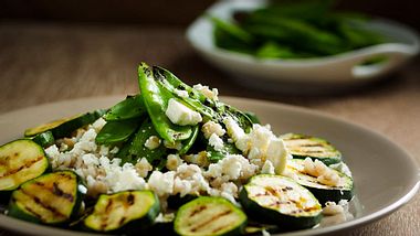 Zucchini ist nicht nur lecker, sondern mit unseren Rezepten super schnell zubereitet.  - Foto: haoliang / iStock