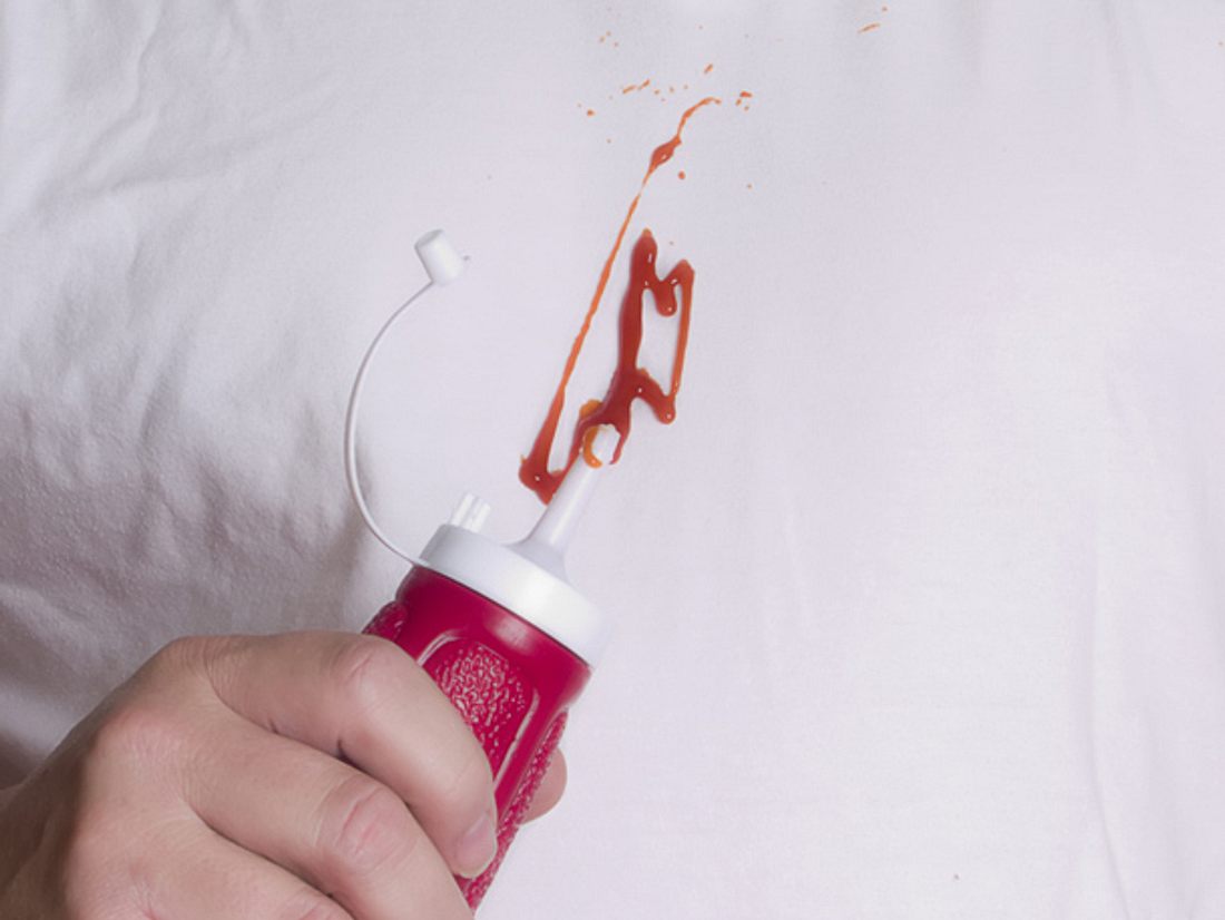 Die besten Tipps und Tricks gegen Tomatenflecken. Die besten Tipps und Tricks gegen Tomatenflecken.