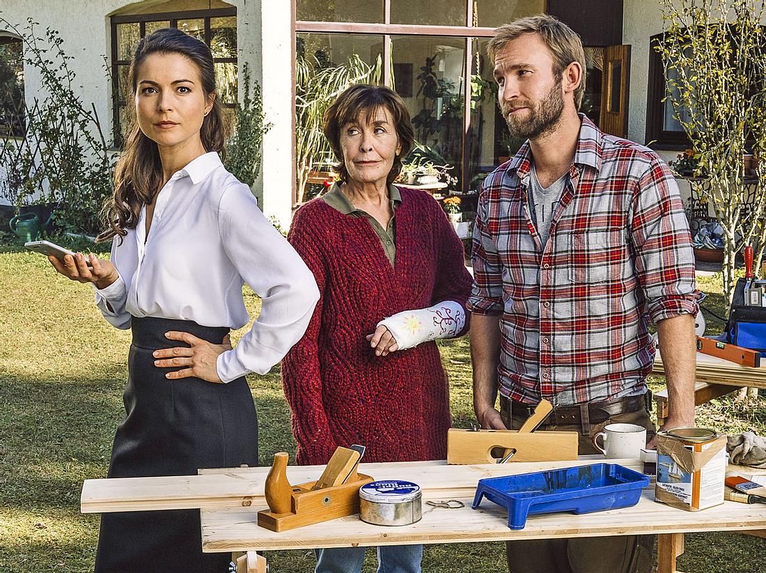 Zum Glück gibts Schreiner mit Henriette Richter-Röhl, Thekla Carola Wied und
Jochen Matschke. Henriette Richter-Röhl spielt mit Thekla Carola Wied in Zum Glück gibts Schreiner.